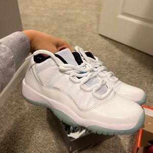 Jordan Legend Blues 11a